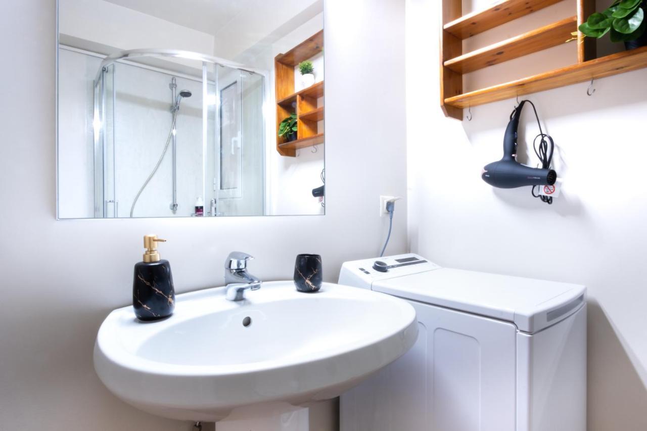 Glamorous Apt In Kolonaki Атина Екстериор снимка
